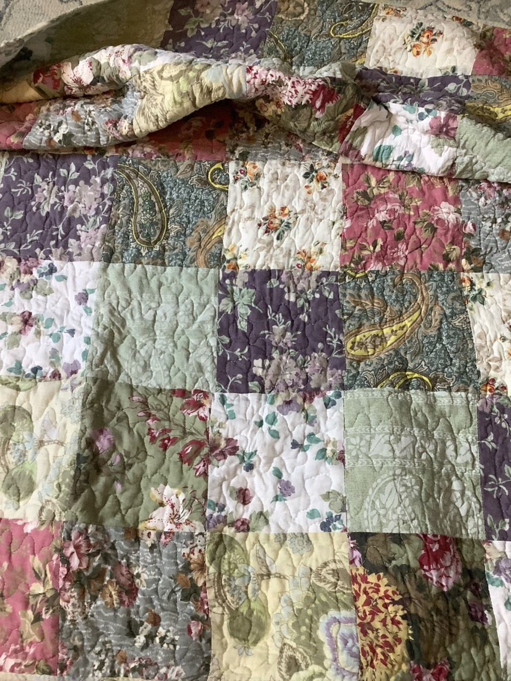 Quilted 100% cotton throw , blanket, patchwork Like New Greenland Home